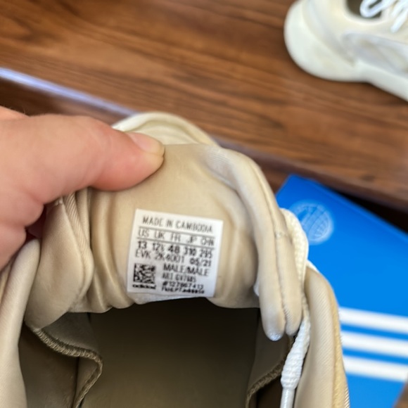 Authentic Adidas - Picture 9 of 10